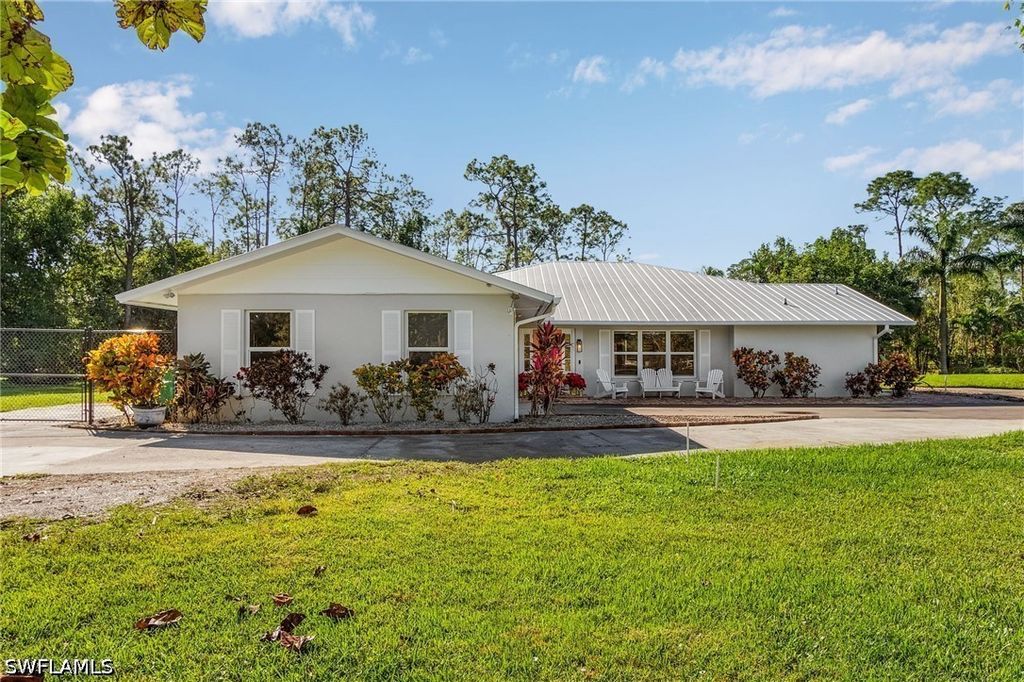 2950 Coach House Ln, Naples