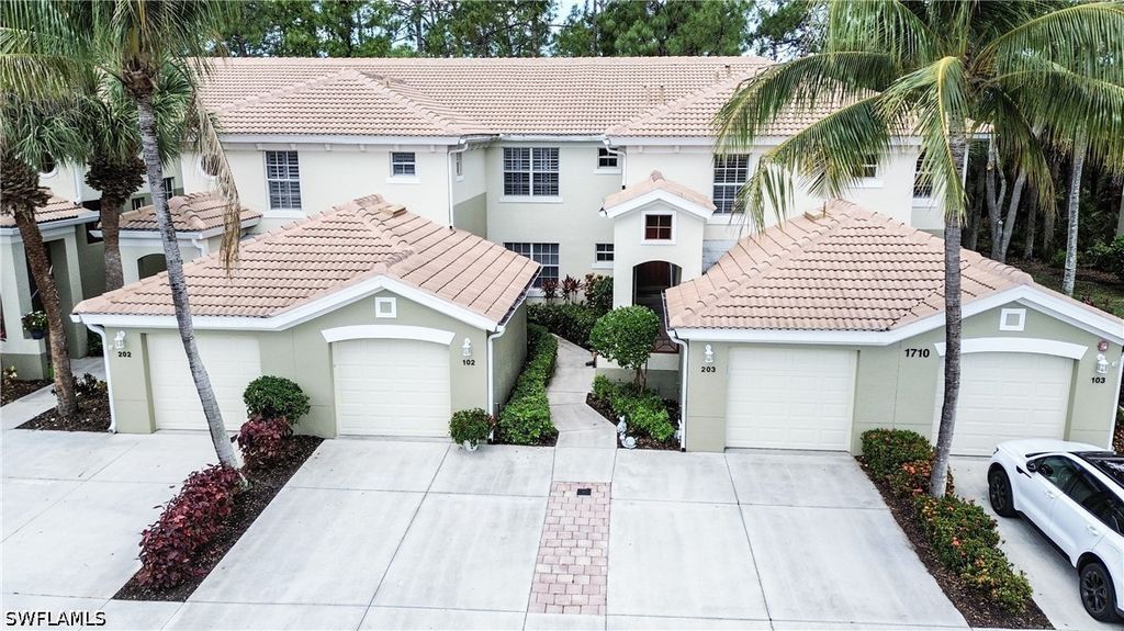 1710 Tarpon Bay Dr S 4, Naples