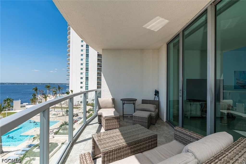 3000 Oasis Grand Blvd 801, Fort Myers