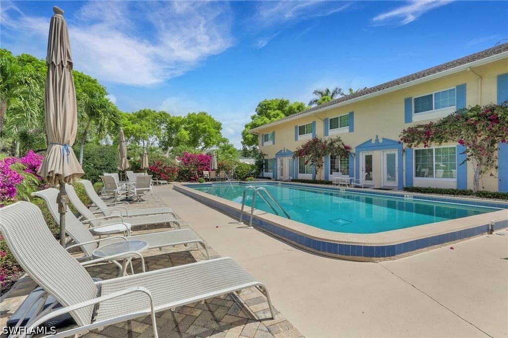 230 3rd Ave S 4, NAPLES