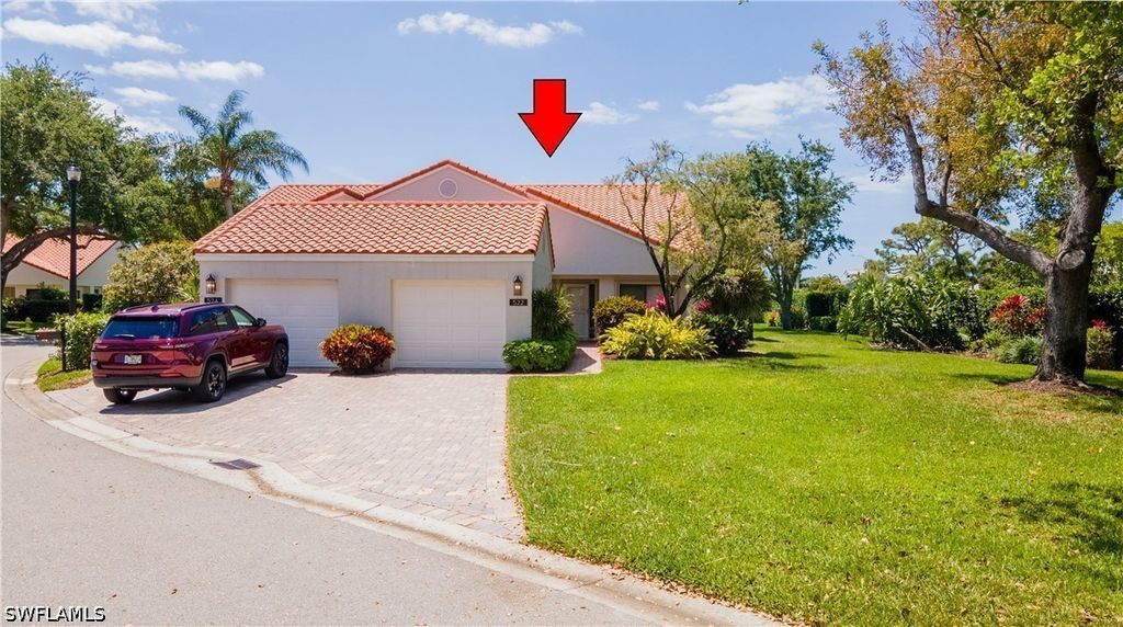 522 Beachwalk Cir, Naples