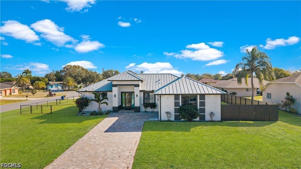 24 Crstwood Cir S, Lehigh Acres