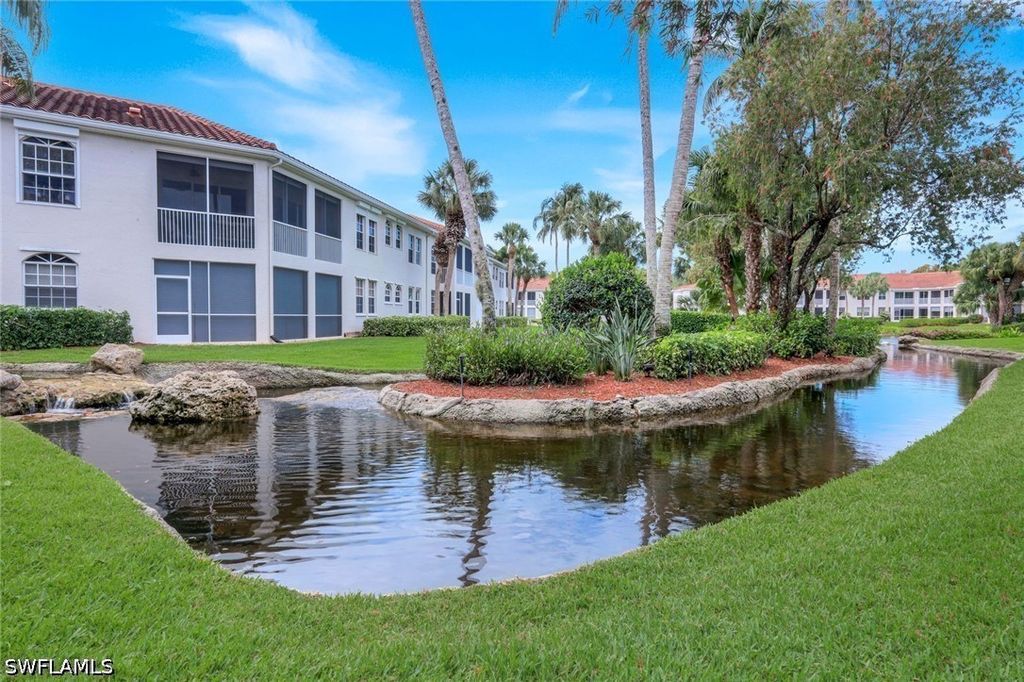 400 L Ambiance Cir 104, Naples