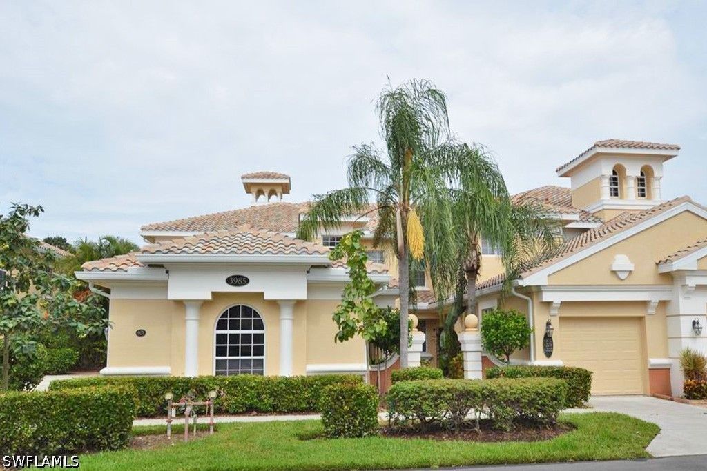 3985 Deer Crossing Ct 201, Naples