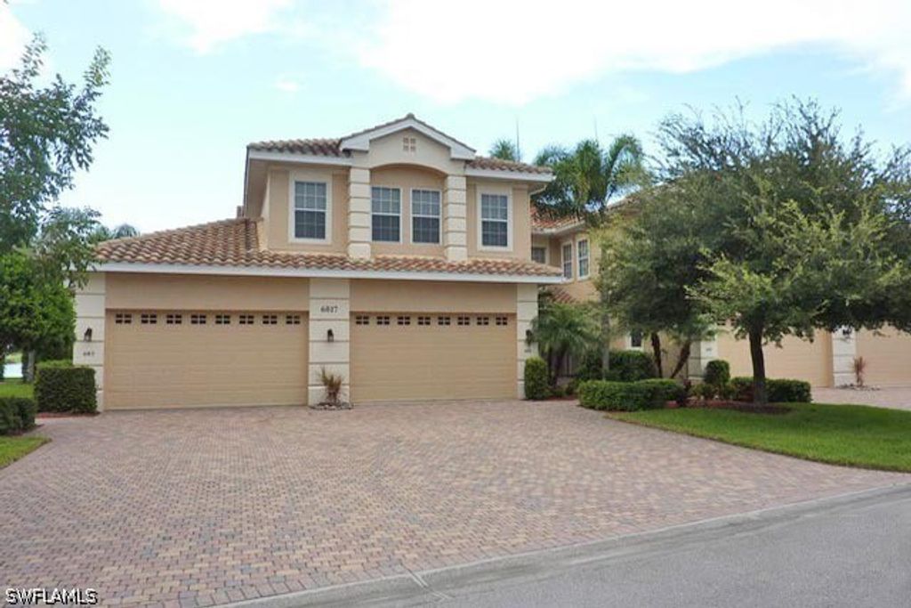 6017 Trophy Dr 601, Naples