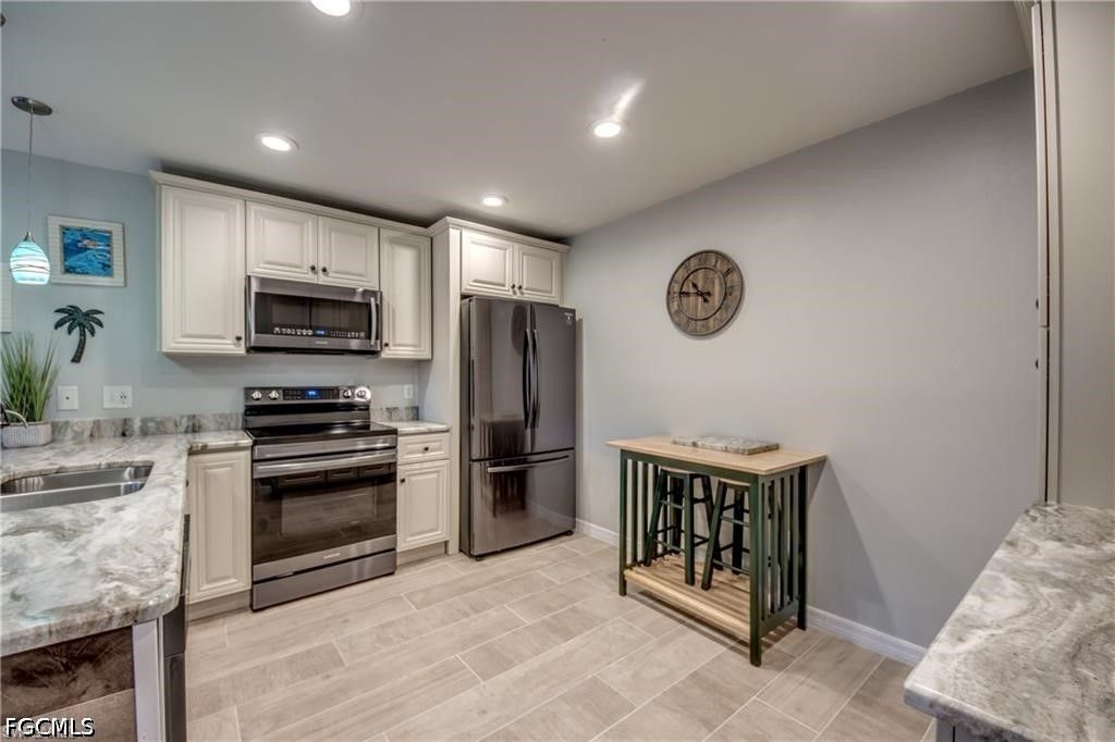 6337 Royal Woods Dr, Fort Myers