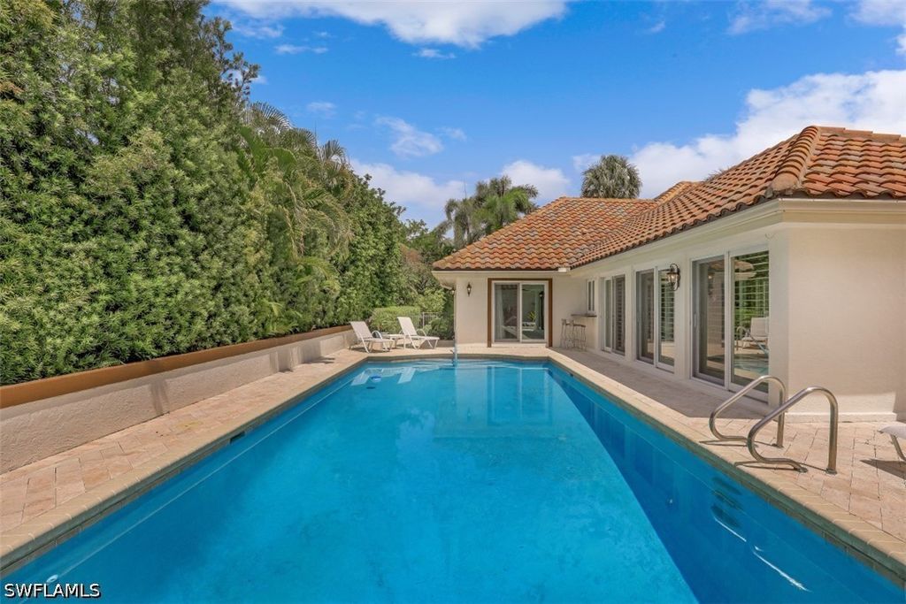 655 Galleon Dr, Naples