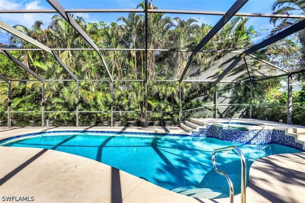 739 7th Ave N, Naples