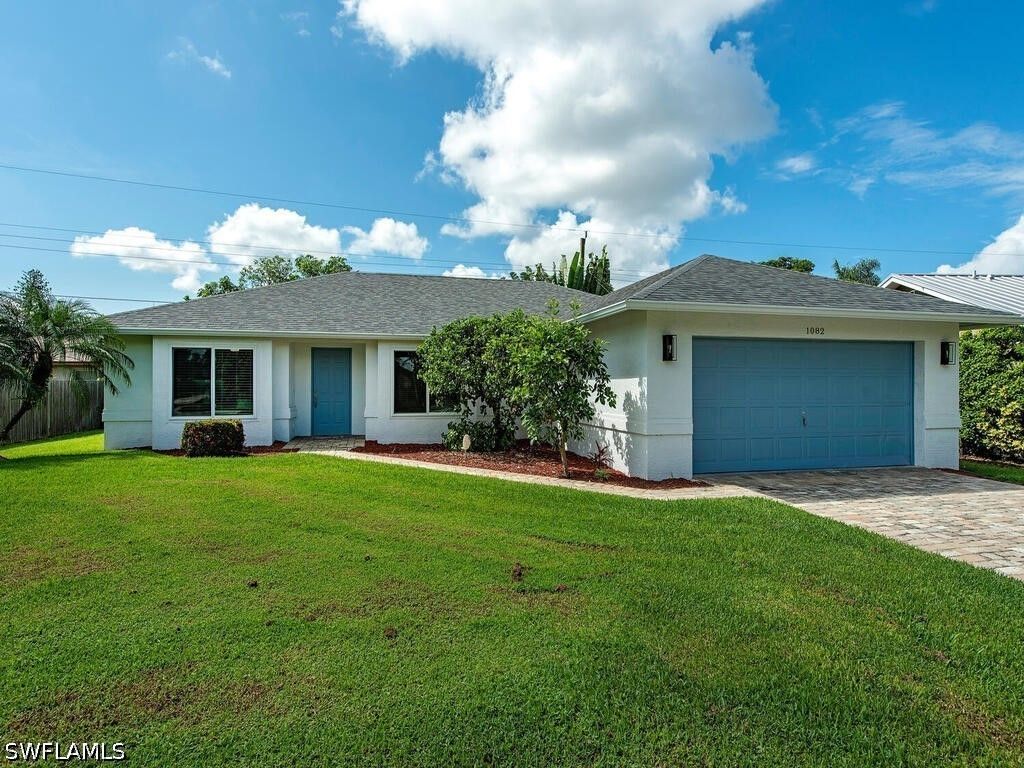 1082 Capri Dr, Naples