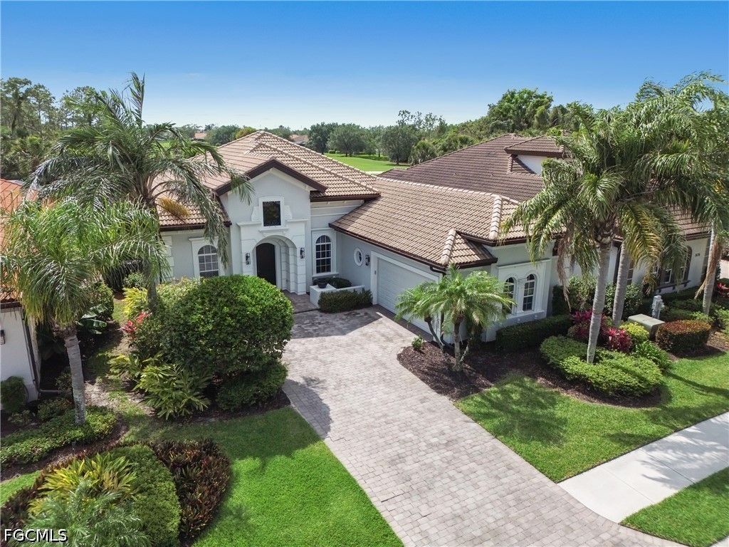 7672 Sussex Ct, Naples