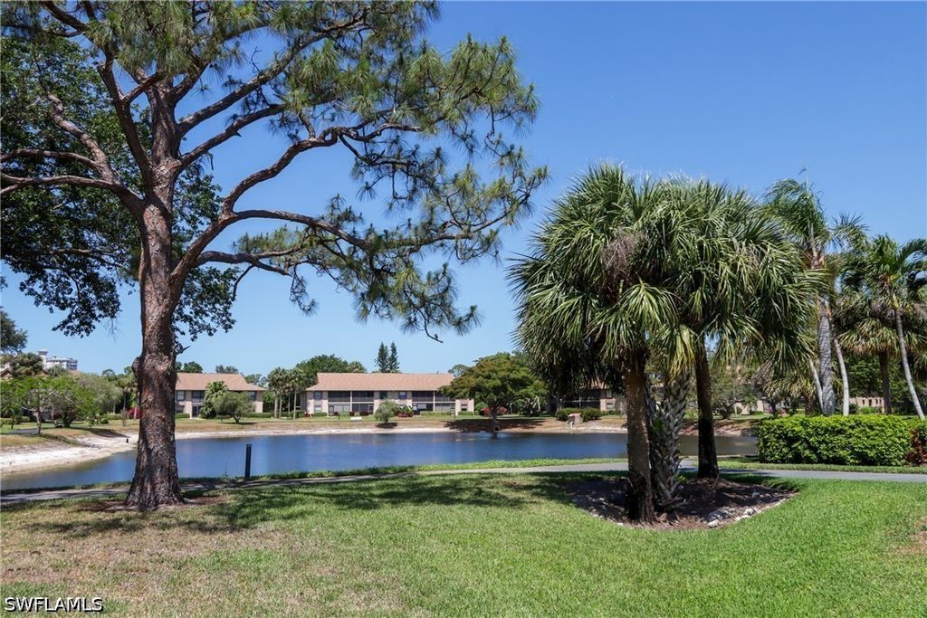 505 Lake Louise Cir 101, Naples