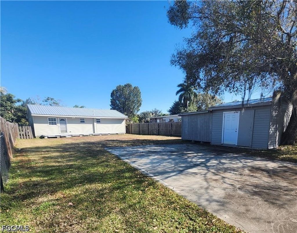 2248 Marina Park Dr, Fort Myers