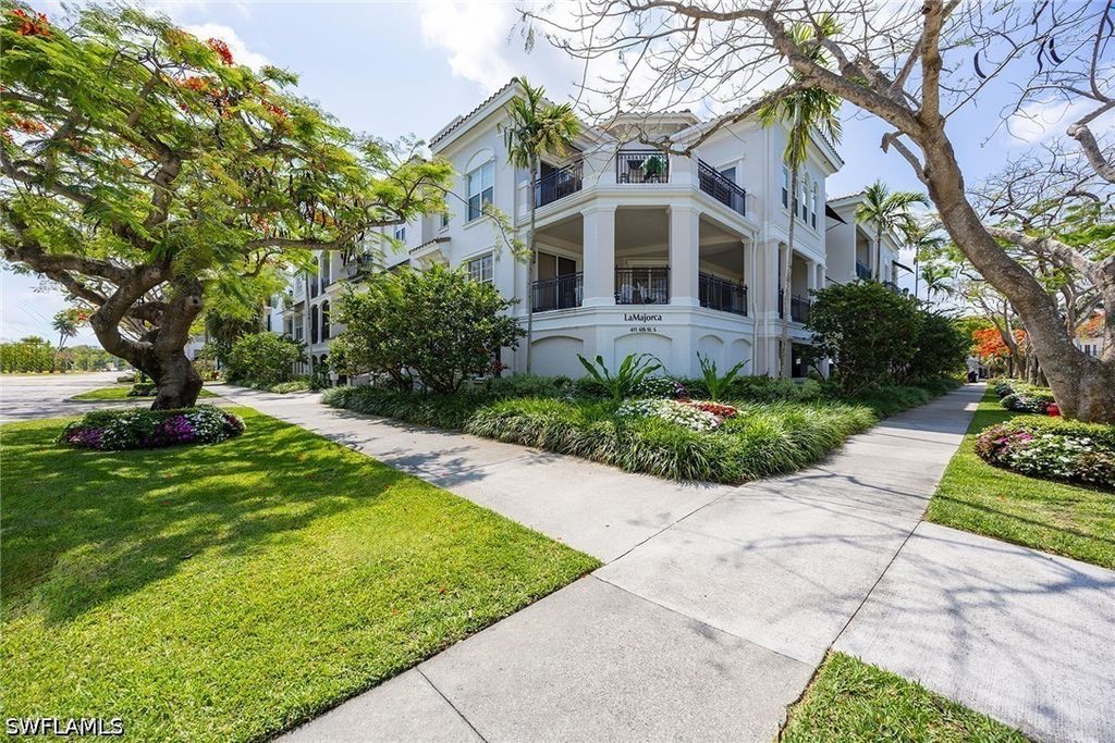 411 6th St S 202, Naples