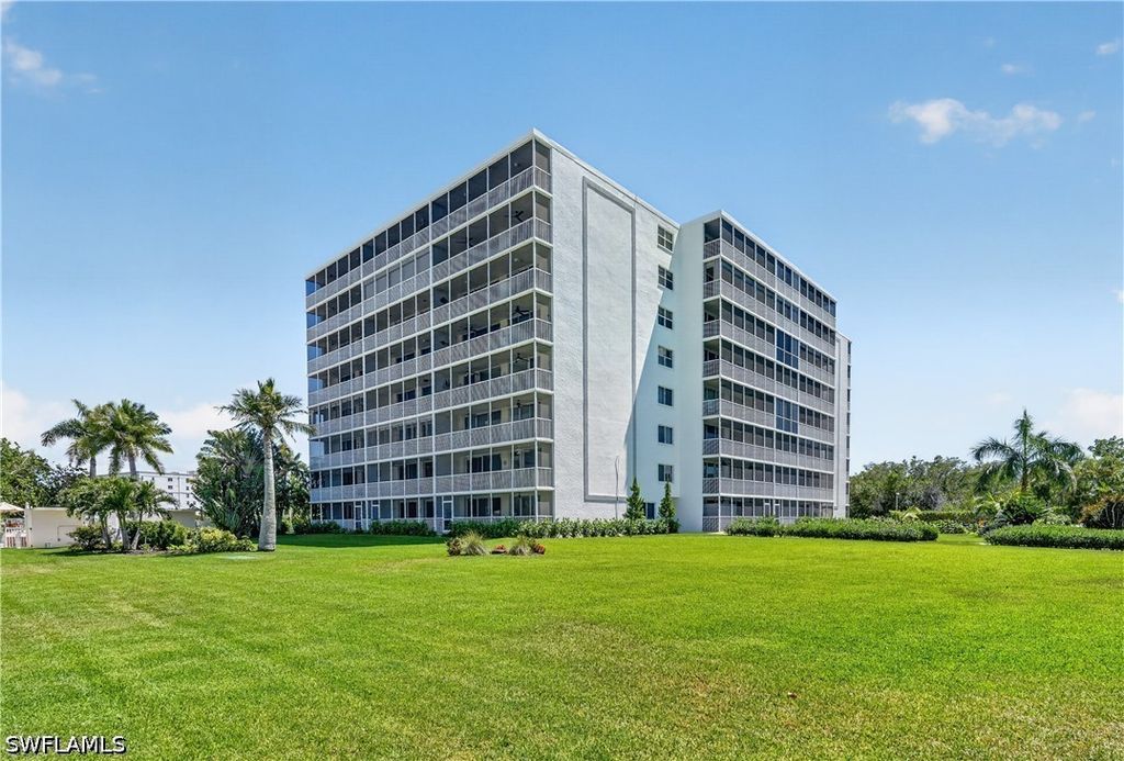 5 Bluebill Ave 209, Naples