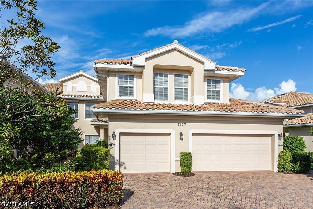 8177 Saratoga Dr 1002, Naples