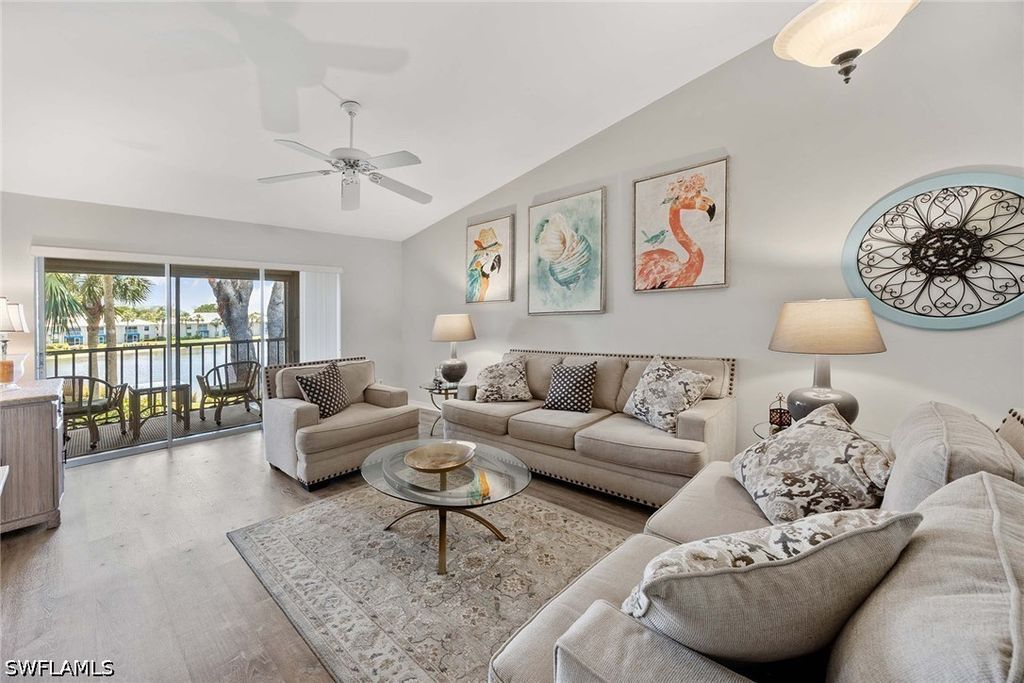 822 Gulf Pavillion Dr 202, Naples