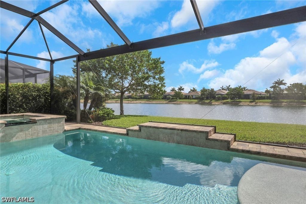 14537 Stern Way, NAPLES
