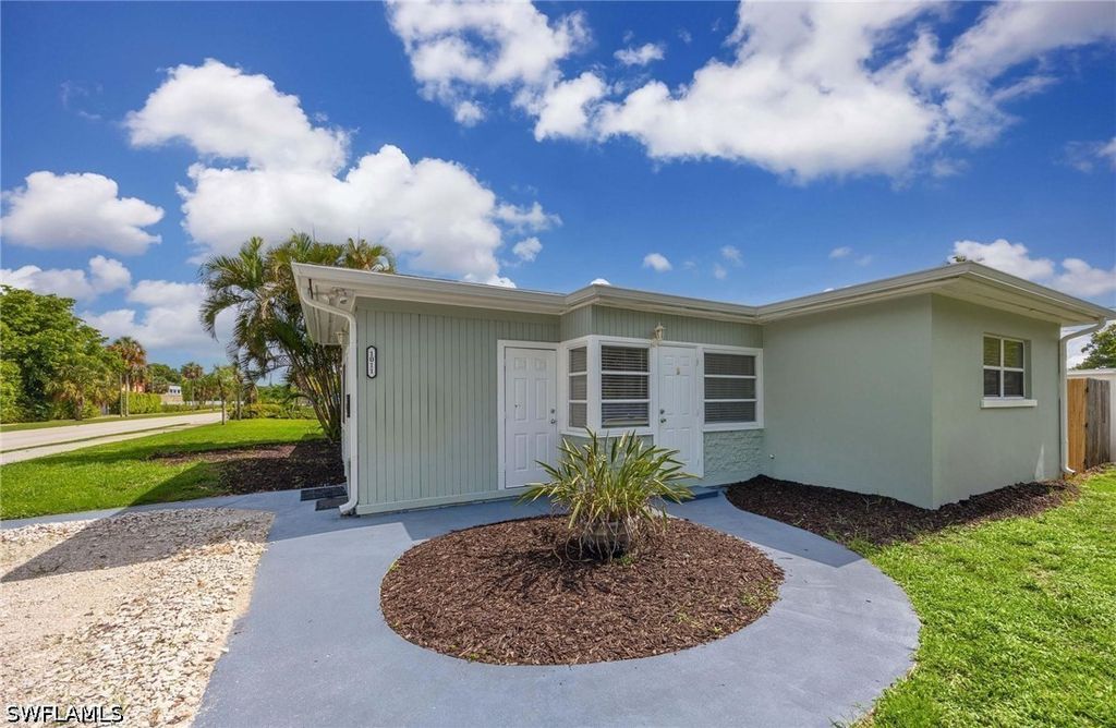 1015 10th Ave N 1011, Naples