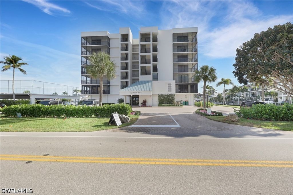 10420 Gulf Shore Dr 162, Naples