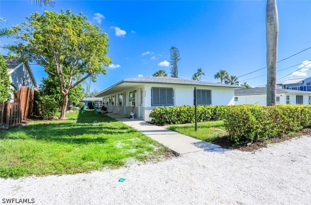 2777 Shoreview Dr 2, Naples