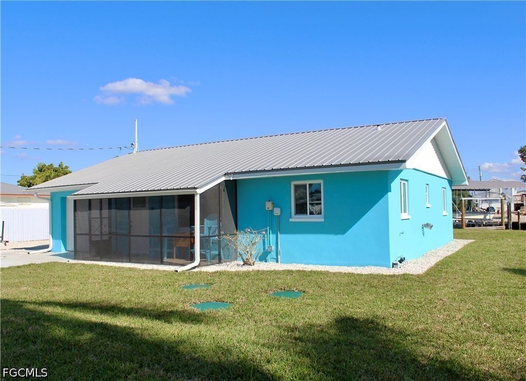 2744 Sanderling Ct, St James City