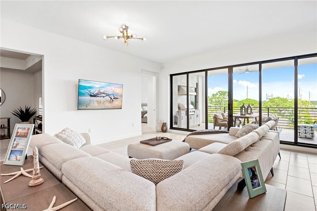1125 Central Ave 463, Naples