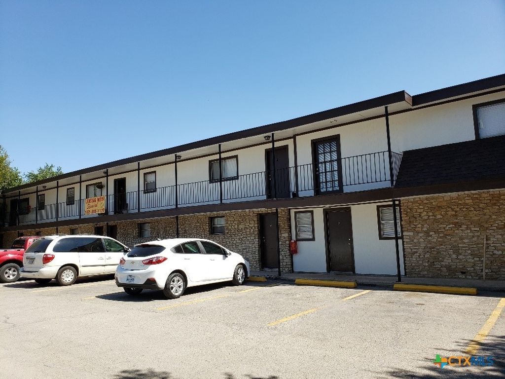 1706 N Interstate 35 11, San Marcos