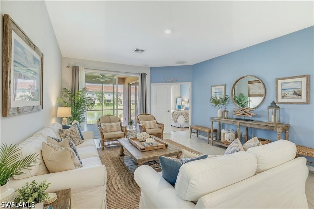 2567 Vine Ave, Naples