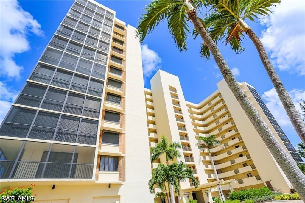 15 Bluebill Ave 805, Naples