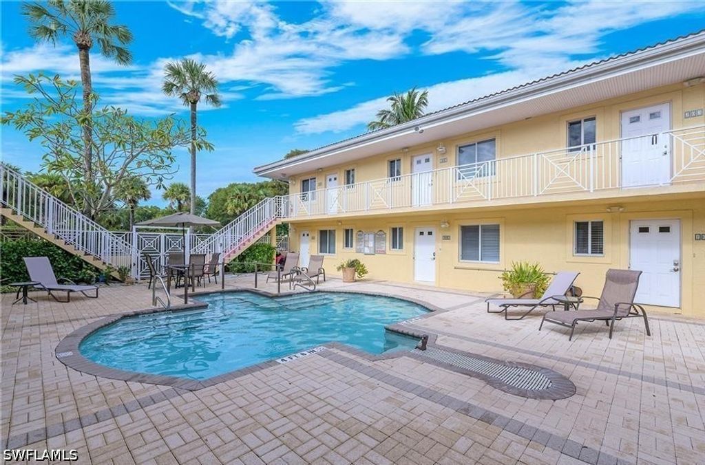 480 5th St S 202, Naples