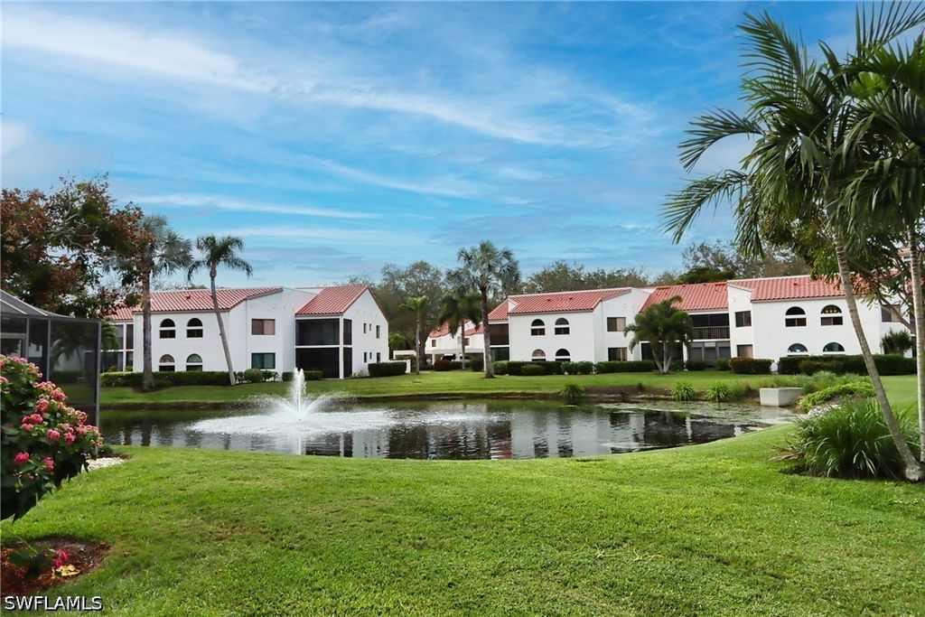 549 Beachwalk Cir, Naples