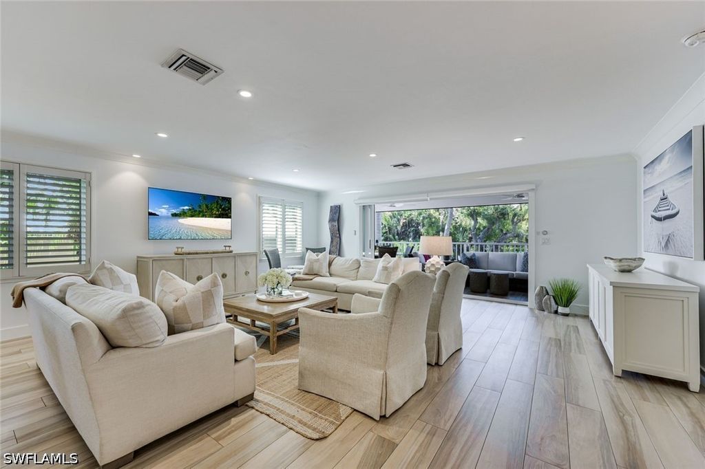 225 5th Ave S 104, Naples