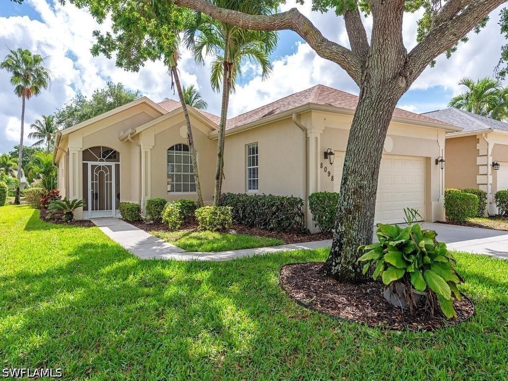 8098 Tauren Ct, Naples