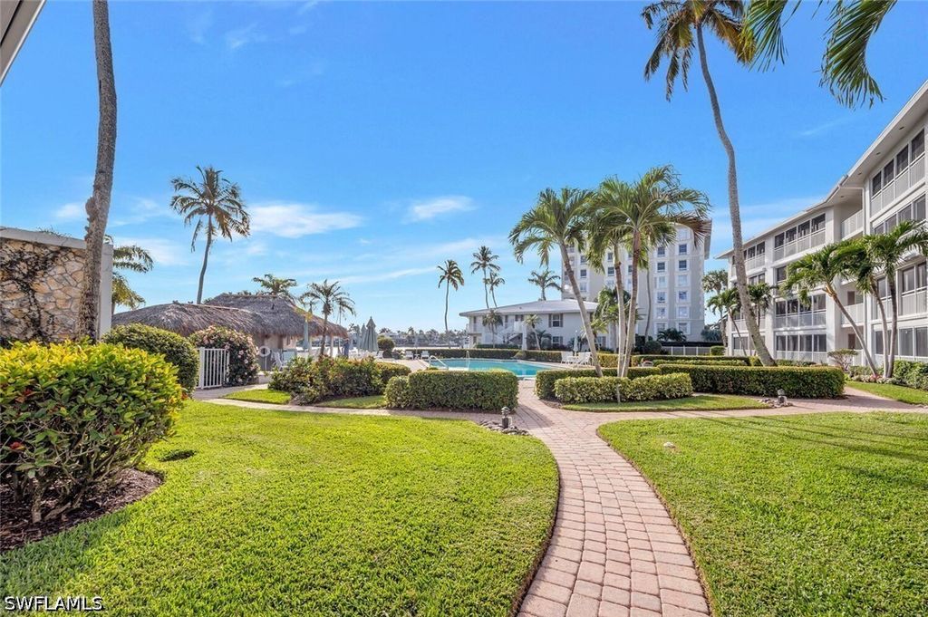 2800 Gulf Shore Blvd N 304, Naples