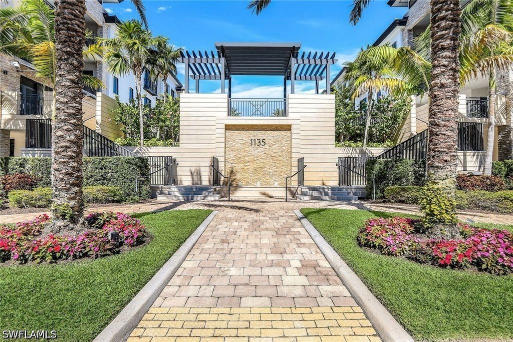 1135 3rd Ave S 318, Naples