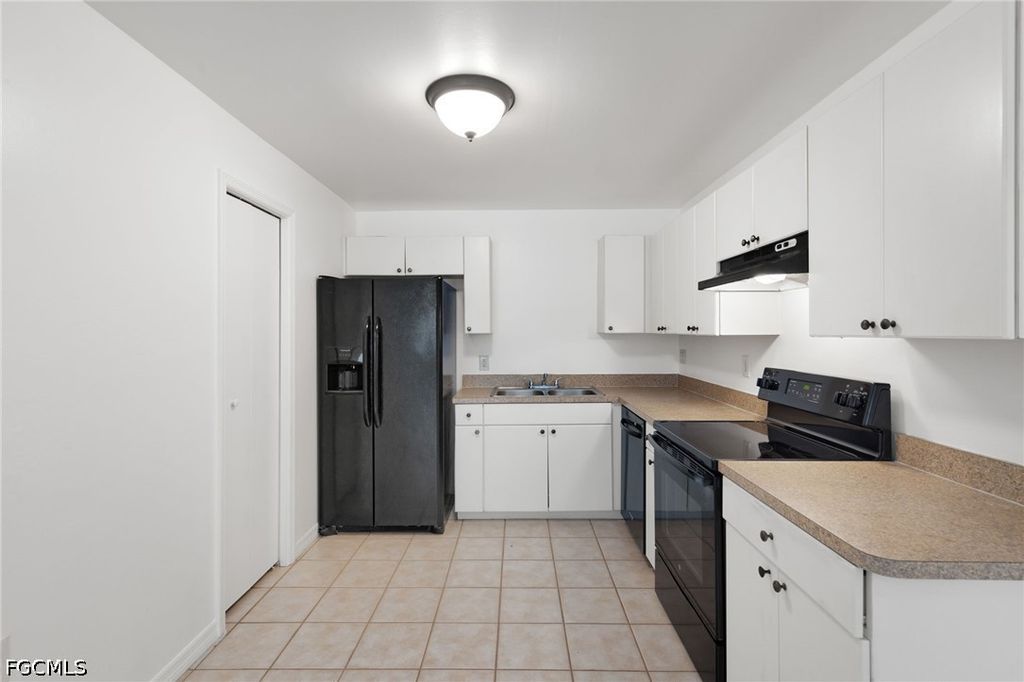 221 Meadow Rd, Lehigh Acres