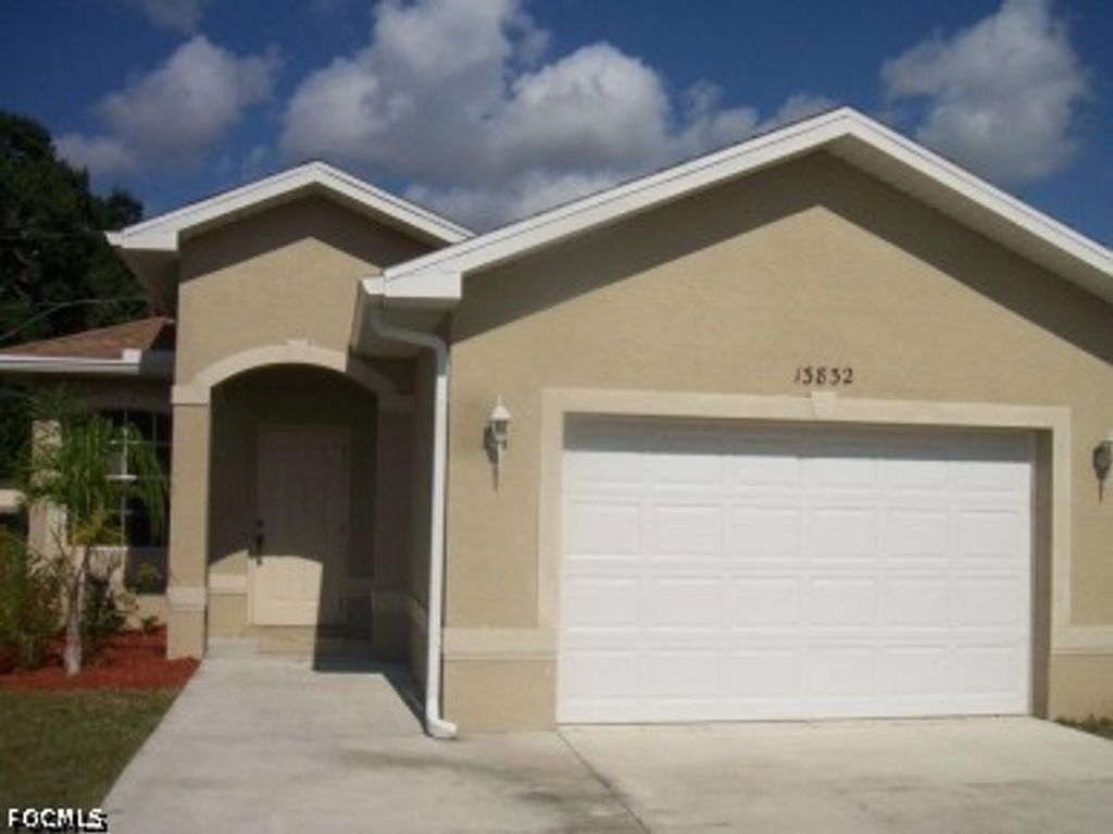 13832 1st St, Fort Myers
