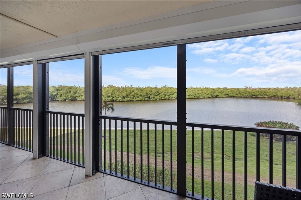 15 Bluebill Ave 103aa, Naples