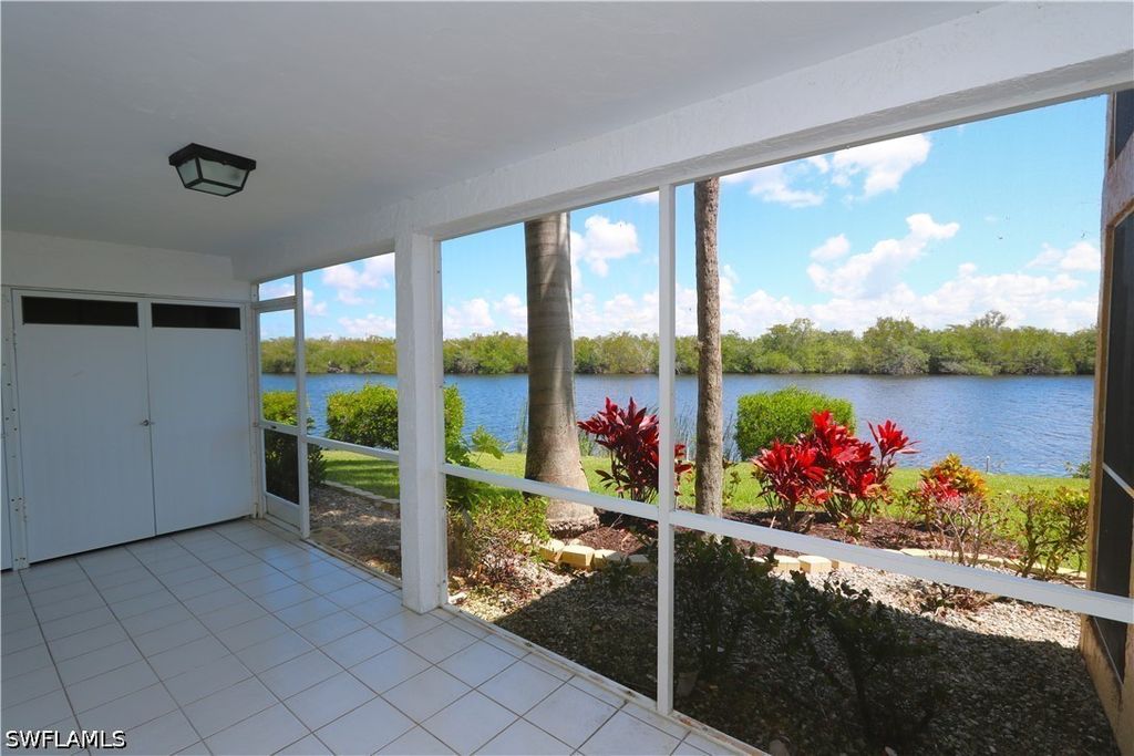 1305 Mainsail Dr 1002, Naples