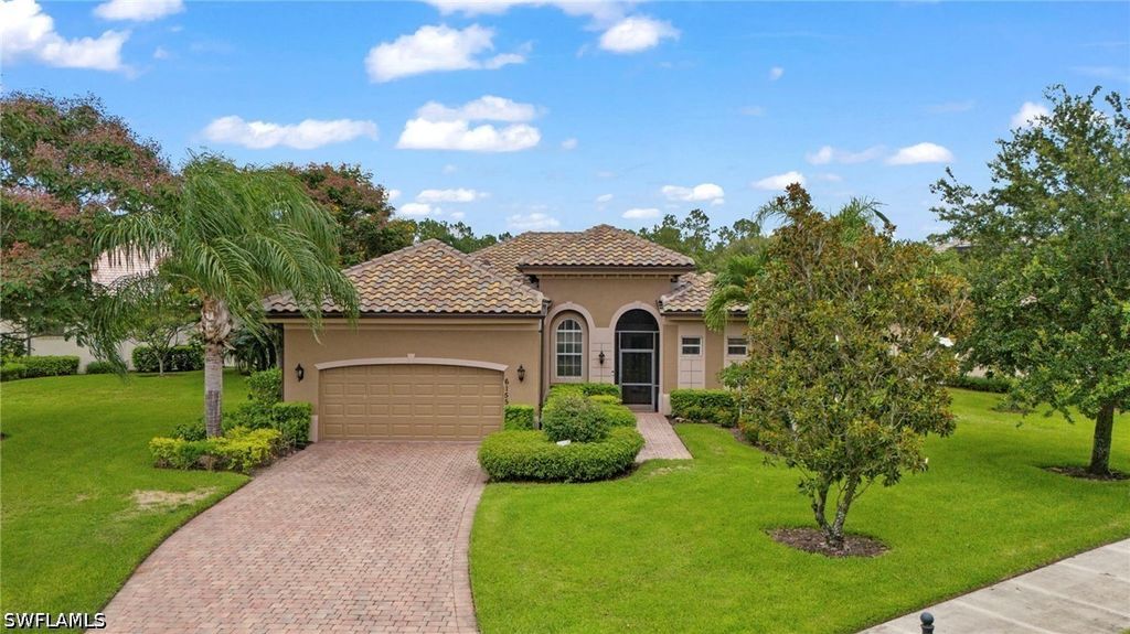 6155 Dogleg Dr, Naples