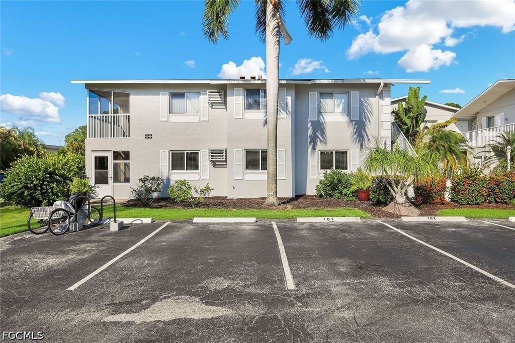 8148 Country Rd 101, Fort Myers