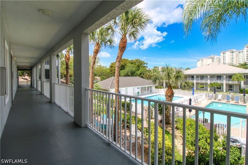 519 Roma Ct 3206, Naples