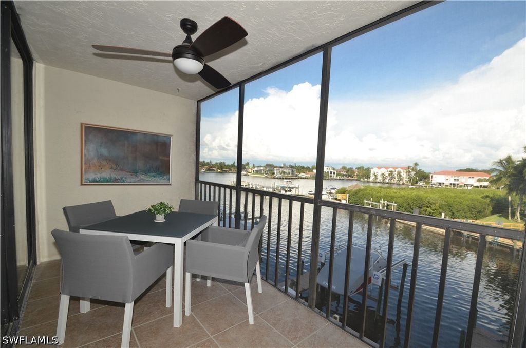 271 Southbay Dr 235, Naples