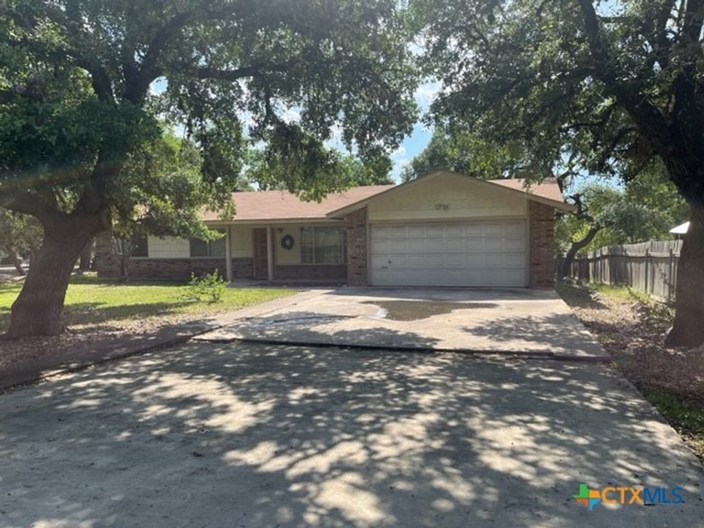 311 Cindy Drive, Canyon Lake