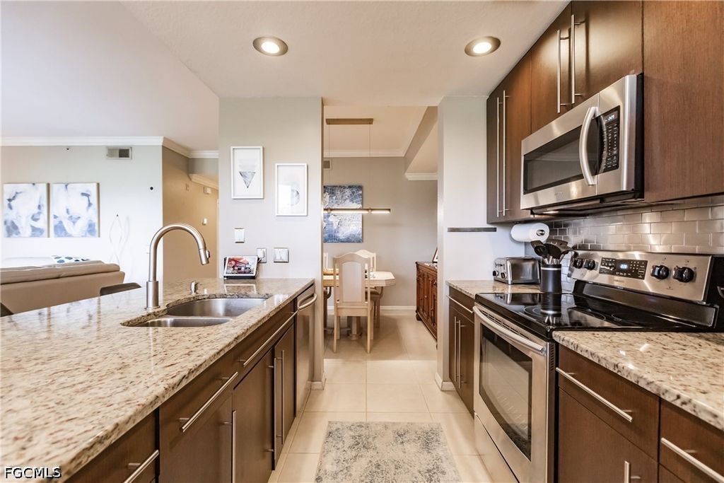 8331 Whiskey Preserve Cir 438, Fort Myers