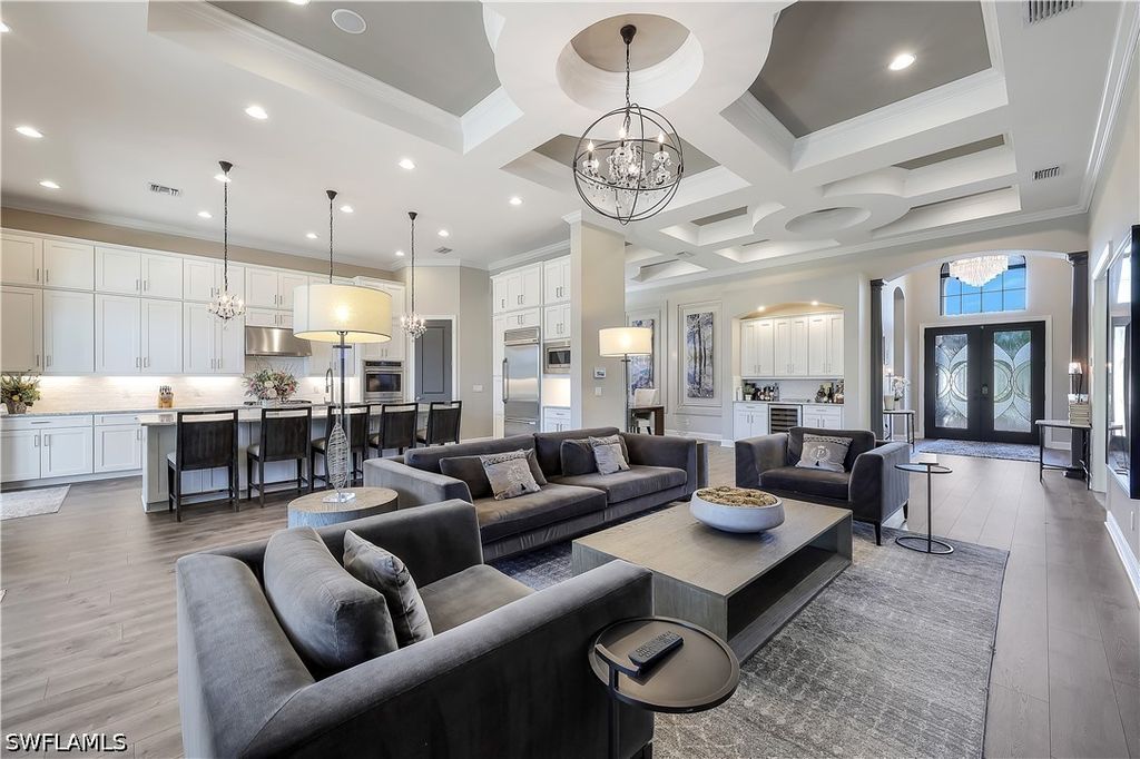 9431 Galliano Ter, Naples