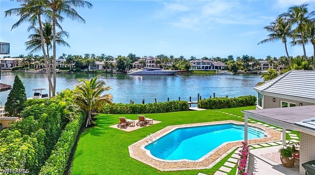 440 Kings Town Dr, Naples