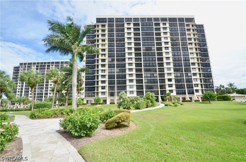 10851 Gulf Shore Dr 303, Naples