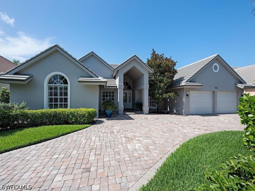 712 Shadow Lake Ln, Naples