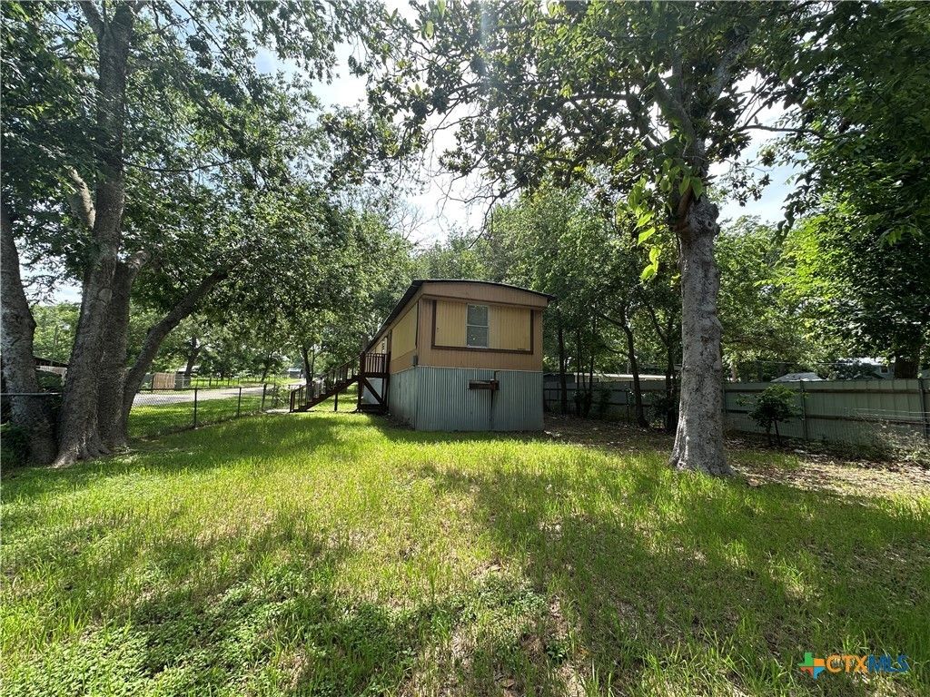 311 Meadow Lake Drive, Seguin